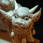 观音菩萨骑金毛犼 骨雕摆件