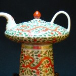 明万历 五彩穿花龙凤纹高足执壶 - Image 6