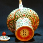 明万历 五彩穿花龙凤纹高足执壶 - Image 3