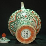明万历 五彩穿花龙凤纹高足执壶 - Image 8