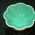 清 嘉庆 粉彩绿釉 缠枝莲寿字纹倭角葵口碗 - Image 6