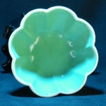 清 嘉庆 粉彩绿釉 缠枝莲寿字纹倭角葵口碗 - Image 3