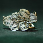 银缧丝玉兰花胸针