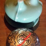 南宋 青釉出筋鬲式三足香炉/香薰 镂空蝙蝠如意寿字银盖 - Image 39