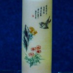 冯公侠1963年 象牙微刻诗文花鸟图小瓶 - Image 3