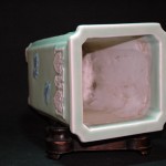 清 豆青釉贴花堆塑 四方花盆 - Image 4