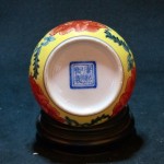 (仿品) 康熙款 珐琅彩缠枝牡丹纹小樽 - Image 4