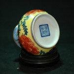 (仿品) 康熙款 珐琅彩缠枝牡丹纹小樽 - Image 8