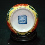 (仿品) 康熙款 珐琅彩缠枝牡丹纹小樽 - Image 7