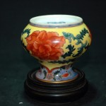 (仿品) 康熙款 珐琅彩缠枝牡丹纹小樽 - Image 5