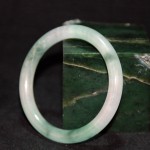 阳绿翡翠手镯 - Image 4