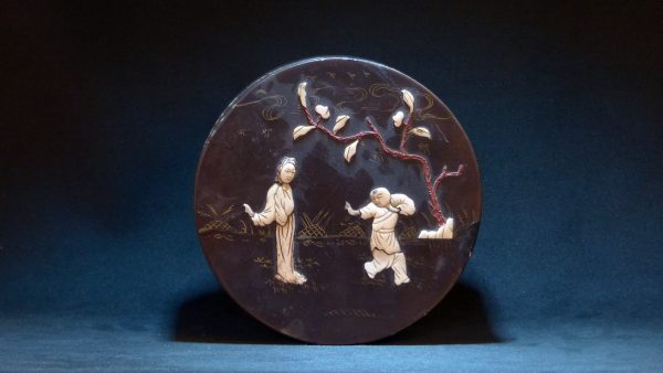 嵌象牙人物漆盒