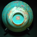 雍正方章款 松石绿釉中國細狗花草纹束腰花口宫碗 - Image 14