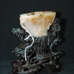 松山荡舟青白玉爵杯 - Image 3