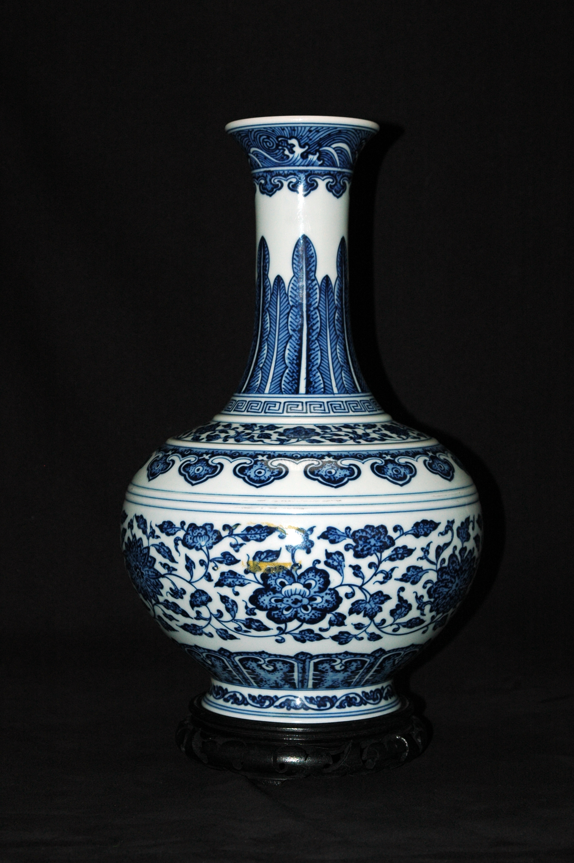 清で乾隆紅釉の彫刻龍鳳紋で花瓶 景徳鎮 花瓶 現代工芸品 装飾品 置物