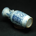 青花素描缠枝莲双喜狮耳盘口瓶 - Image 10