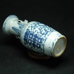 青花素描缠枝莲双喜狮耳盘口瓶 - Image 9