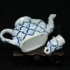 青花象形象钮茶壶 - Image 6
