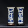 清康熙 画押款 青花荷叶芭蕉教子图花觚 - Image 2