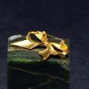 花带钻石金胸针