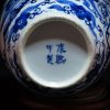 大清康熙  青花芭蕉叶开光人物花瓶 - Image 23