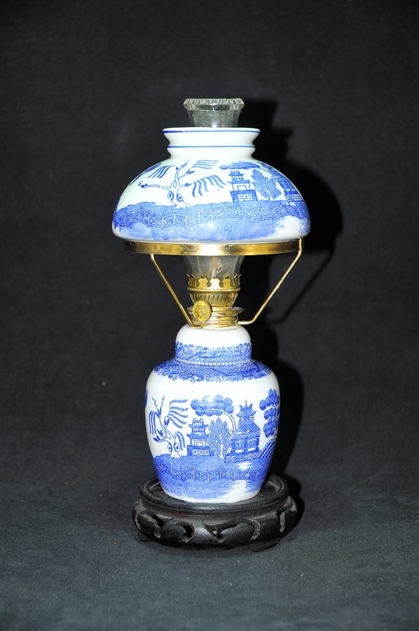 日本 青花柳树山水纹油灯 Blue Willow Oil Lamp