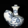 明萬曆  青花缠枝莲纹缠枝菊花纹军持 - Image 15
