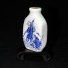 乾隆款 青花渔翁图鼻烟壶 - Image 10