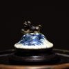 大明成化款 青花花卉纹铁锈边将军罐 （有残） - Image 4