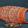 前哥伦比亚时期 玛雅风格 刻人物图腾纹 红陶筒瓶 Maya Polychrome Cacao Vase - Image 10