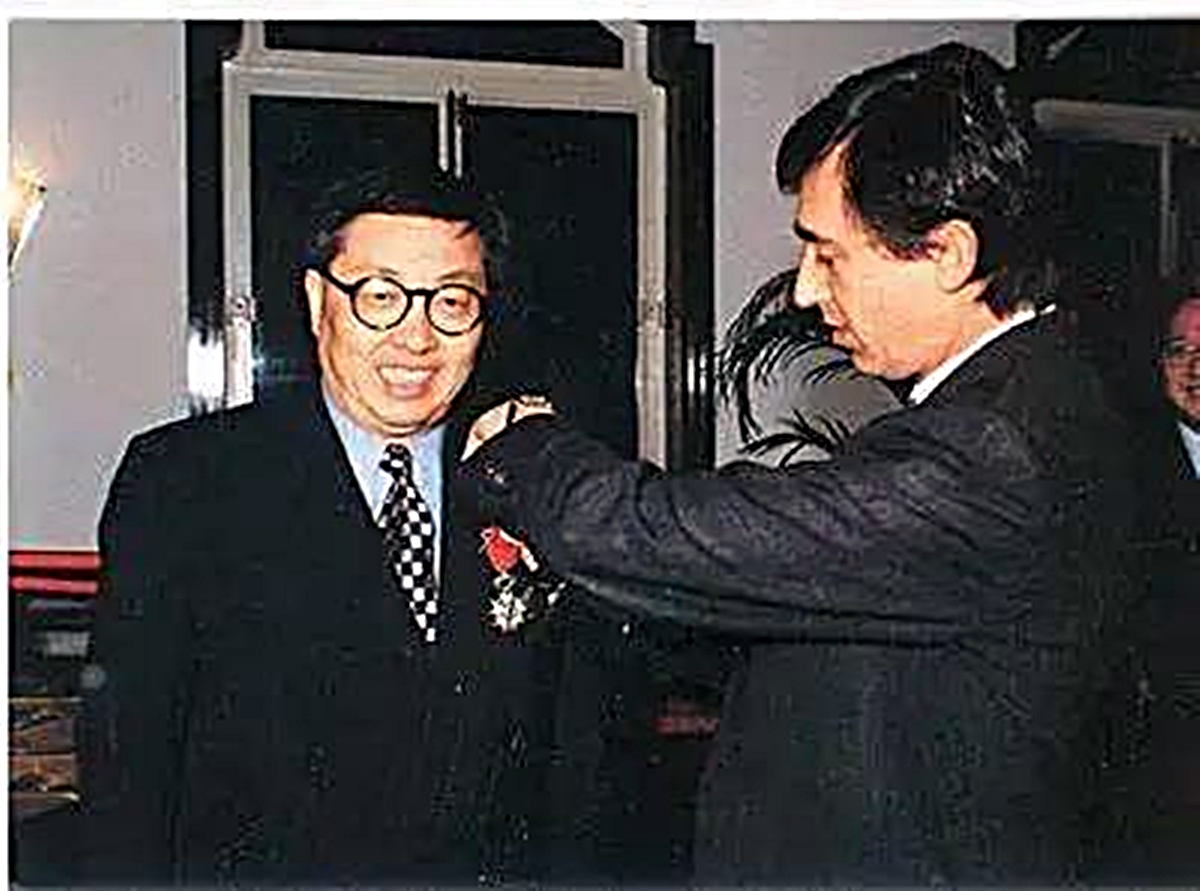 1997年法国文化部授予荣誉勋章