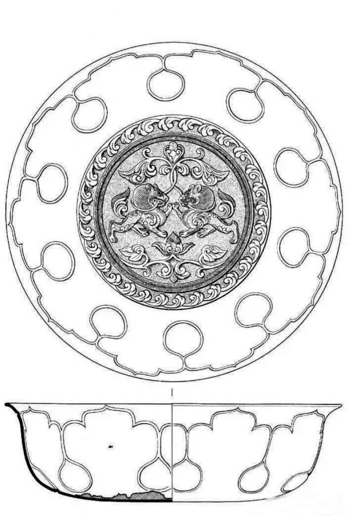 图1-173 何家村云瓣纹圆底银碗 鎏金双狮纹银碗