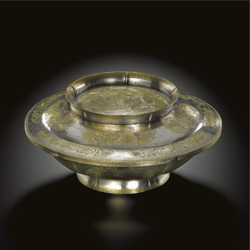 A SUPERB AND VERY RARE PARCEL-GILT BOWL AND COVER TANG DYNASTY, 8TH/9TH CENTURY 估價 300,000 - 400,000 GBP