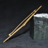 镶宝石金胸针