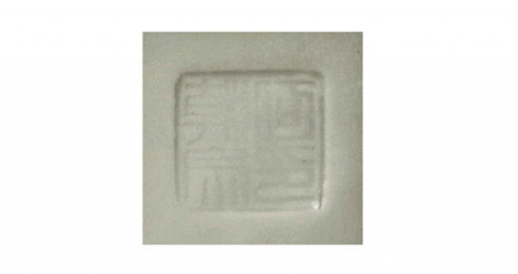  明德化窑白釉达摩立像及款识